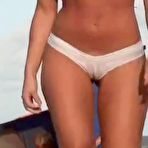 First pic of Tomou banho de praia com uma calcinha minuscula e voyeur gravou - Cnn Amador