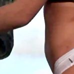 Third pic of Tomou banho de praia com uma calcinha minuscula e voyeur gravou - Cnn Amador