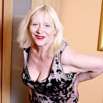 First pic of This British mature lady loves to play with her toys