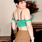 Second pic of [All Over 30] Fexible Addie Juniper takes a breaks to show pussy - IWantMature.com