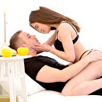 First pic of Internet friends meet in real life to become passionate lovers