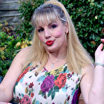 First pic of Mature Pictures Featuring 44 Year Old Danielle T From AllOver30