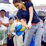 First pic of Popoholic  &raquo; Blog Archive   &raquo; Jessica Alba Goes Golfing, Shows Off Her Shwingtastic Form