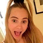 Third pic of Suki Waterhouse shows pussy