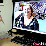 First pic of 
        Oldnanny.com - Hunter girl in search of chubby mom to fuck
    