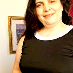 First pic of 
        Oldnanny.com - US model with sliding toy in her slighty hairy pussy
    