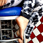 First pic of Blonde Manchester shows off her tattooed feet and dirty soles in public place