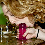 Fourth pic of Bonnie Luntz unplugged on Zishy.