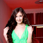 First pic of Free Newcomer Sherie poses in the bedroom baring her nubile body.