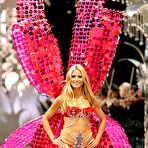First pic of Heidi Klum sexy in lingeries and bikinis runway shots