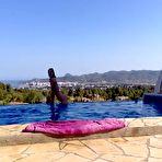 Second pic of Merry_Pie Cam recording: ENJOY my NAKED swim 
    






