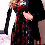 First pic of Steamy hot Elegant Eve playing with herself