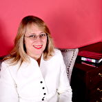 First pic of Unshaved American mom playing with herself