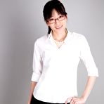 First pic of Heels-wearing ponytailed beauty Ayaka Mikami shows that hole on camera