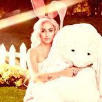 Third pic of MILEY SPANKED  … AND IT’S EGGS-CELLANT – Tabloid Nation