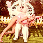 Fourth pic of MILEY SPANKED  … AND IT’S EGGS-CELLANT – Tabloid Nation