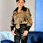 First pic of ePantyhoseLand :: Laura cute pantyhose bomb