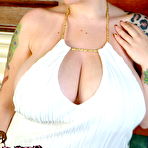 First pic of Dors Feline better watch those big ass jugs when cooking | Boobs Photo
