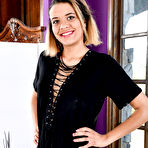 First pic of Eve Ellwood in Eve Ellwood in latinas