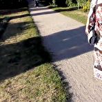 Third pic of Showing the hairy pussy in the park &raquo; PornoReino.com