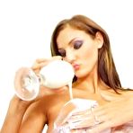 Third pic of Model Linda brings her big boobs and rubs her pussy Video - The Pornstar