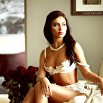 First pic of Red and white - Photographer Alisa Verner