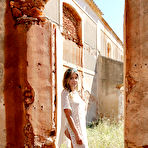 First pic of Stunning MPL model Kaitlin teasing in erotic outdoor pics | Erotic Beauties