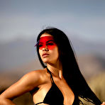 First pic of Estefania Pahe unveils her sexy curves in the blistering sun