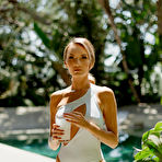 First pic of Jocelyn Binder exposes her sensational curves in a secluded getaway