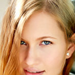 Second pic of Busty babe Stella Cardo teasing in outdoor erotica by Met-Art | Erotic Beauties
