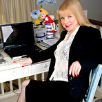 First pic of AllOver30.com - Introducing 52 year old Amanda