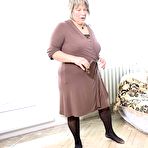 First pic of Leisa Mature Leisa strips for young lesbian