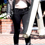 First pic of Kelly Brook rug shopping in West Hollywood - 11 Pics | xHamster