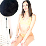 First pic of Shay London bangs her photographer after a photo shoot