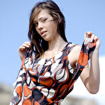 Second pic of Rich A: Babe satisfies juicy cunt outdoors @ Met Art - XNSFW.COM