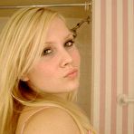 Second pic of Scene babe posing sexy in hot selfpics