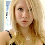 Third pic of Scene babe posing sexy in hot selfpics