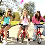 Fourth pic of Missy Stone, Kelly Skyline and Natalia Ross give it to two strangers in a store