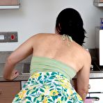 First pic of Hairy MILF Amber spreads her ass