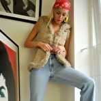 Second pic of Beauty blonde Hayley Marie in her tight retro jeans