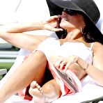 First pic of Sofia Vergara caught that deep cleavage out on the beach - 18 Pics | xHamster