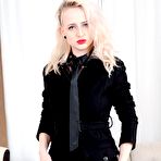 First pic of Hanna Rey - Spicy surprise delivery - My Free Pornstars