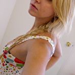 Fourth pic of Elle Elle