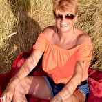 Fourth pic of British mature milf in a bikini flashing her tits in mid summer – Exhibitionist amateurs