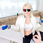 Second pic of Zazie Skymm Mortal Kombat Cassie Cage VR Cosplay X - Cherry Nudes