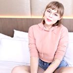First pic of PrivateCasting-X.com -//- Gamer chick agrees to fuck