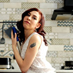 First pic of anilos Gwen Sexy Housewife