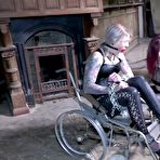 Third pic of boundstudio Roxxxi Manson immobile!