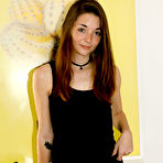 First pic of Hannah Tarley Posing with a Knife