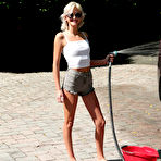 First pic of Tallie Lorain wide open and wet